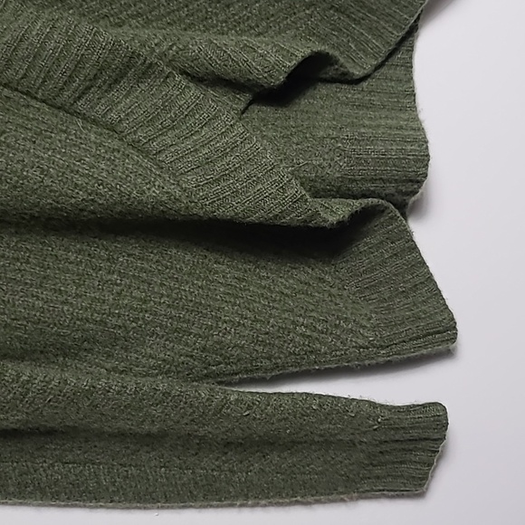 SAKS FIFTH AVENUE 100% Cashmere Wrap Hem Mock Neck Green Sweater Size Medium - Picture 3 of 16